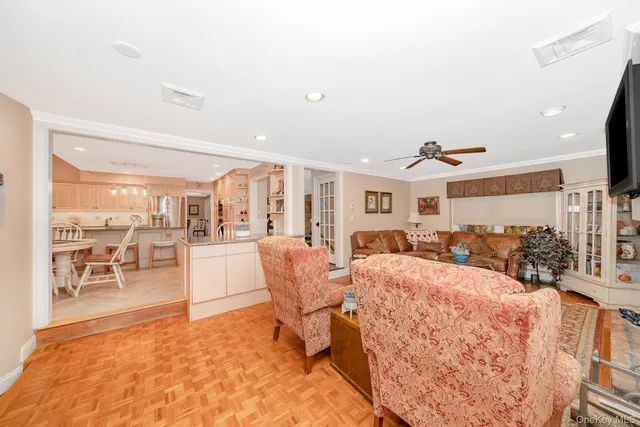 $1,300,000 | 17 Thide Court, Smithtown, NY 11787