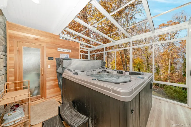 $1,300,000 | 17 Thide Court, Smithtown, NY 11787