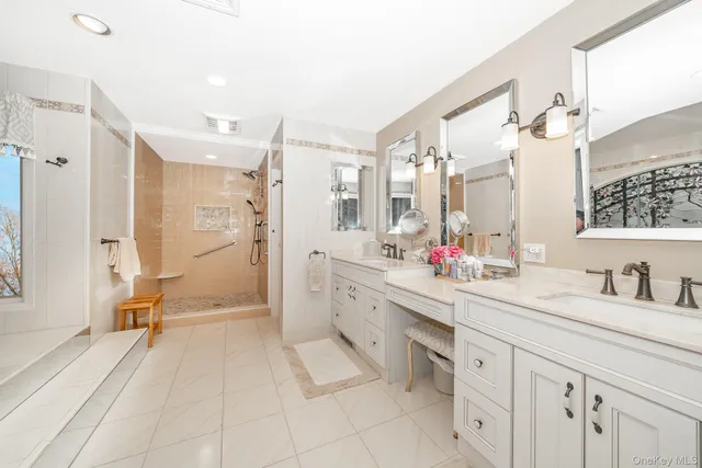 $1,300,000 | 17 Thide Court, Smithtown, NY 11787