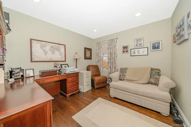 $1,300,000 | 17 Thide Court, Smithtown, NY 11787