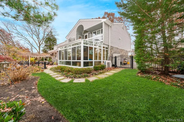 $1,300,000 | 17 Thide Court, Smithtown, NY 11787