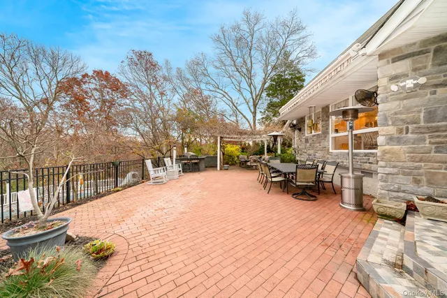 $1,300,000 | 17 Thide Court, Smithtown, NY 11787