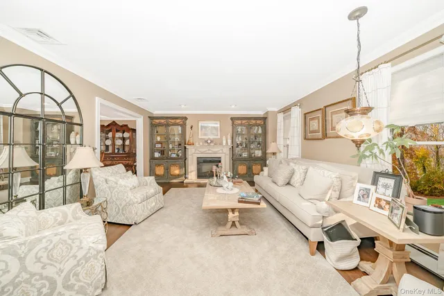 $1,300,000 | 17 Thide Court, Smithtown, NY 11787