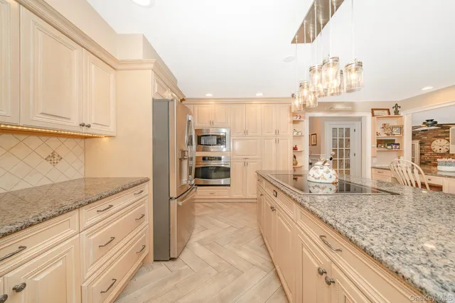 $1,300,000 | 17 Thide Court, Smithtown, NY 11787