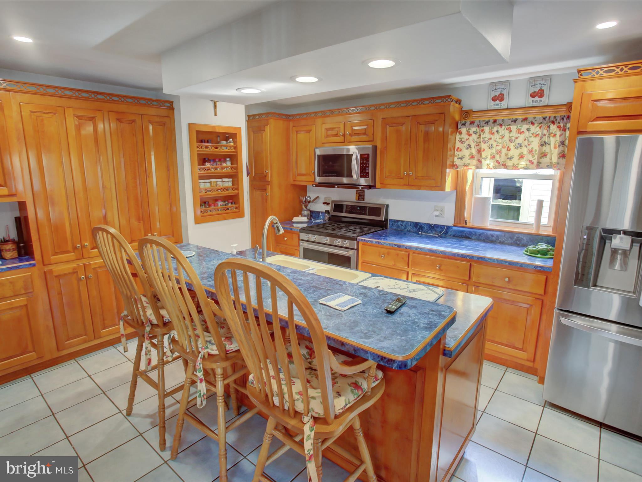 208 Hamilton Avenue Waynesboro, PA 17268 - Photo 13 of 54