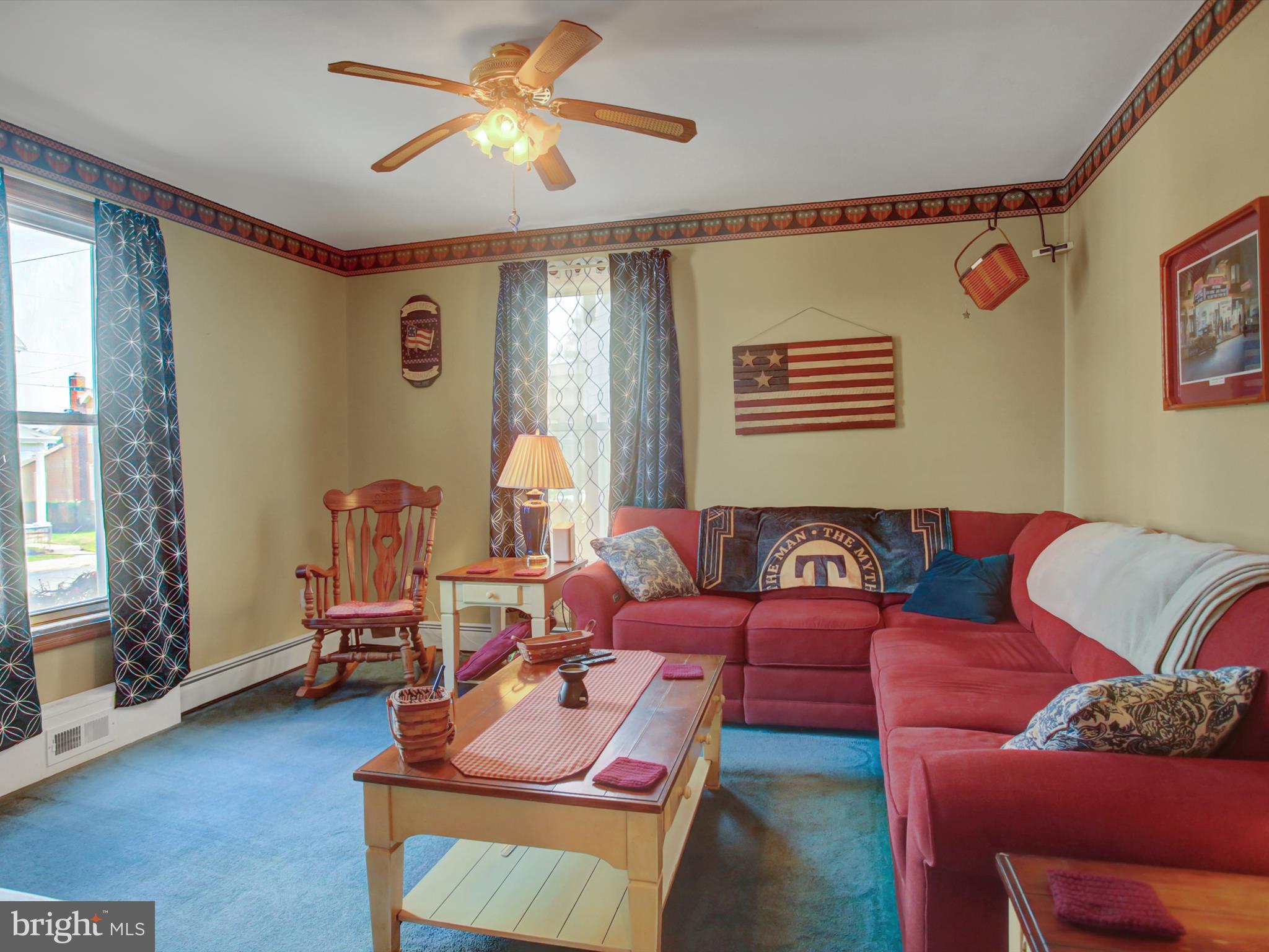 208 Hamilton Avenue Waynesboro, PA 17268 - Photo 10 of 54 Living area