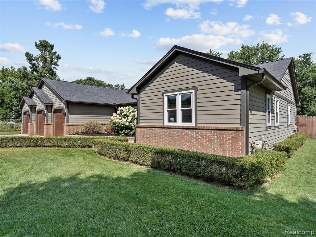 4275 Springdale Street Rochester, MI 48306 - Photo 5 of 51