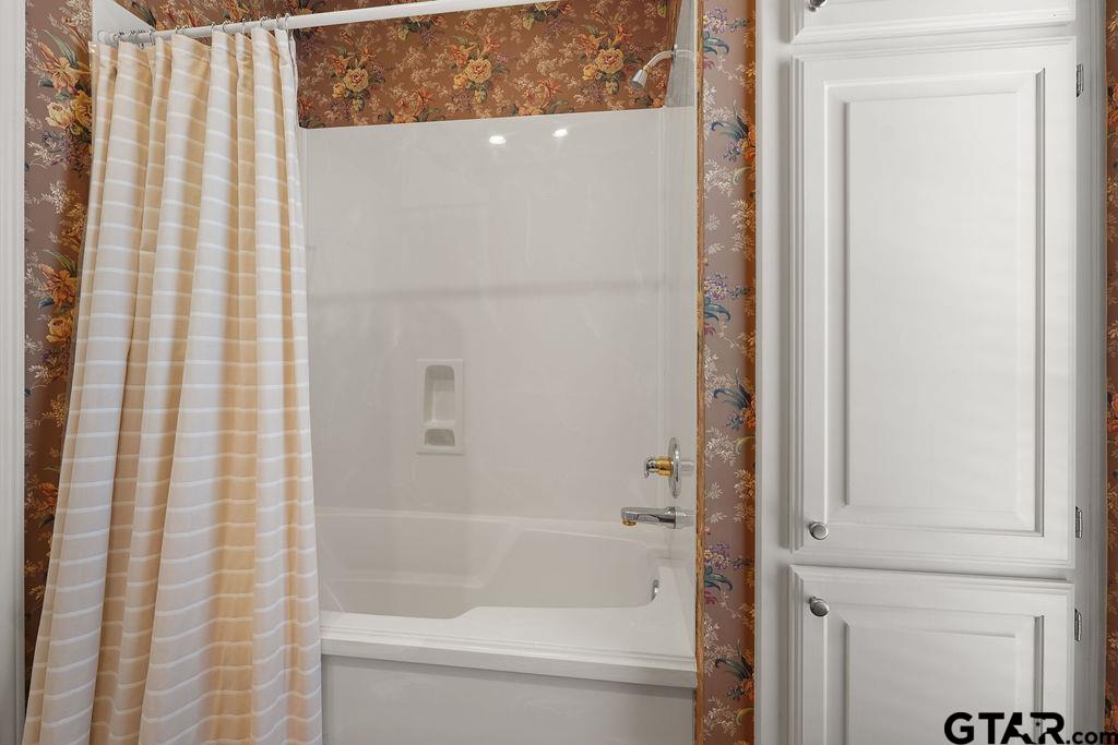 2210 Homestead Lane Tyler, TX 75701 - Photo 23 of 26 a bathroom with a bathtub
