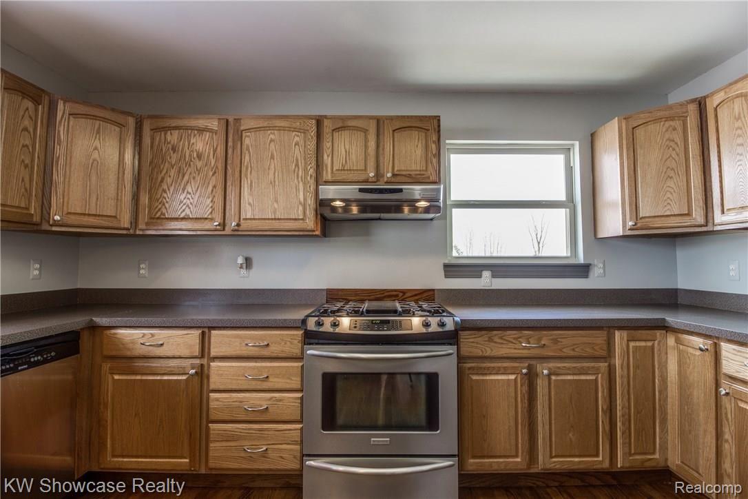 4664 Holly Lake Road Lapeer, MI 48446 - Photo 19 of 59 Interiors (17 of 40).jpg