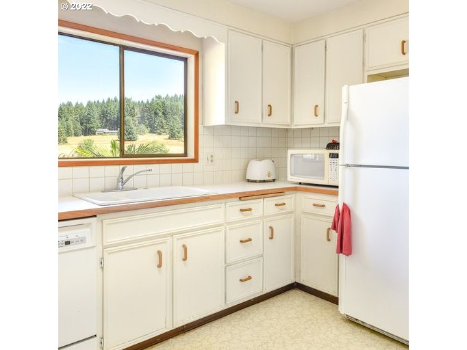 24325 Vaughn Road Veneta, OR 97487 - Photo 17 of 30 Gallery Image 17