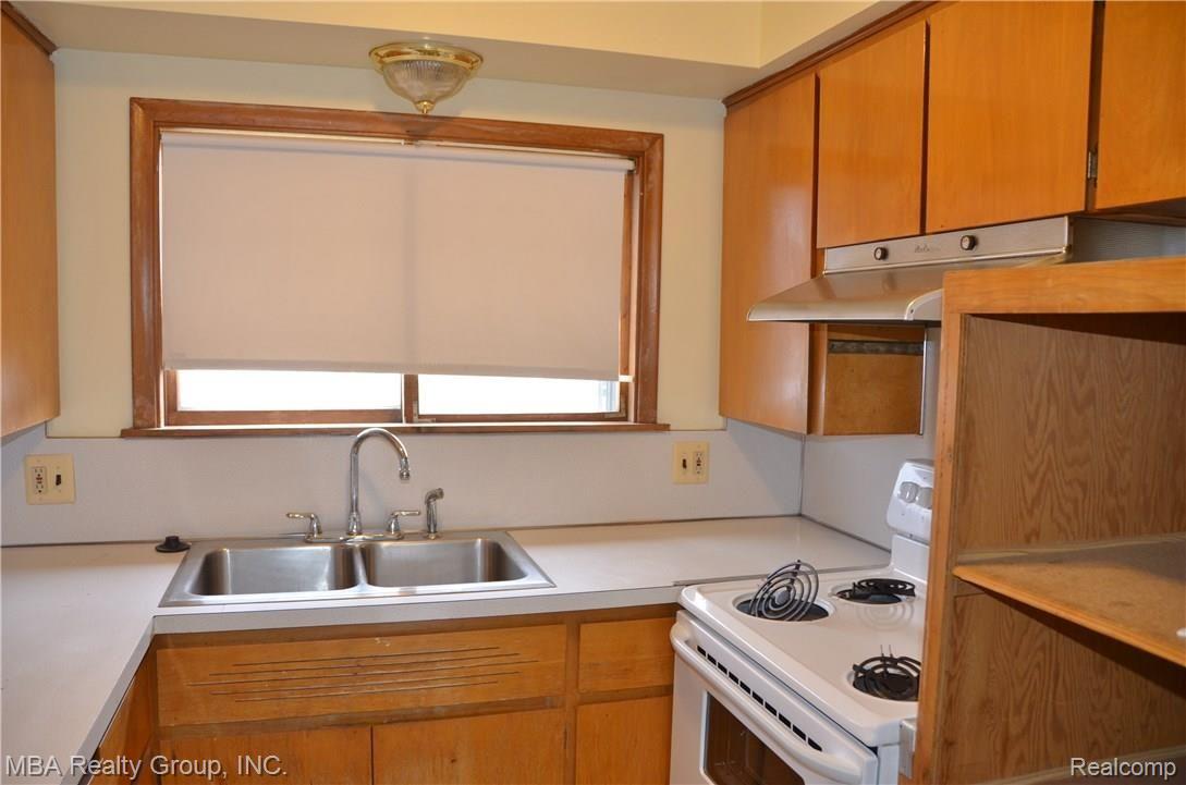 26251 Gibraltar Road Flat Rock, MI 48134 - Photo 6 of 14 DSC_7444.JPG