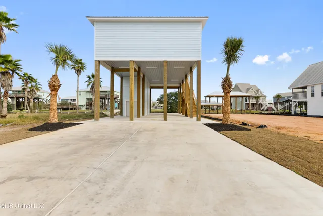 $599,000 | 11064 Manhattan Street, Bay St. Louis, MS 39520