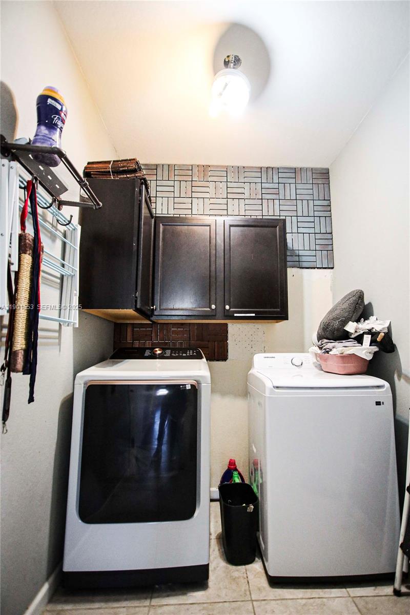 11863 Southwest 233rd Terrace Homestead, FL 33032 - Photo 62 of 77 a utility room with dryer and washer