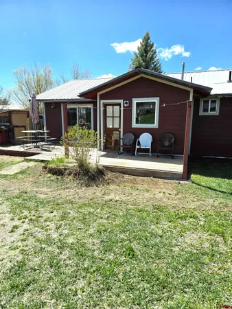 a view of livingroom with furniture