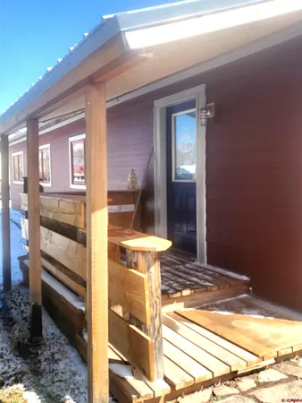 a view of a yard with a house