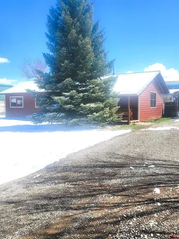 a view of a yard with a house