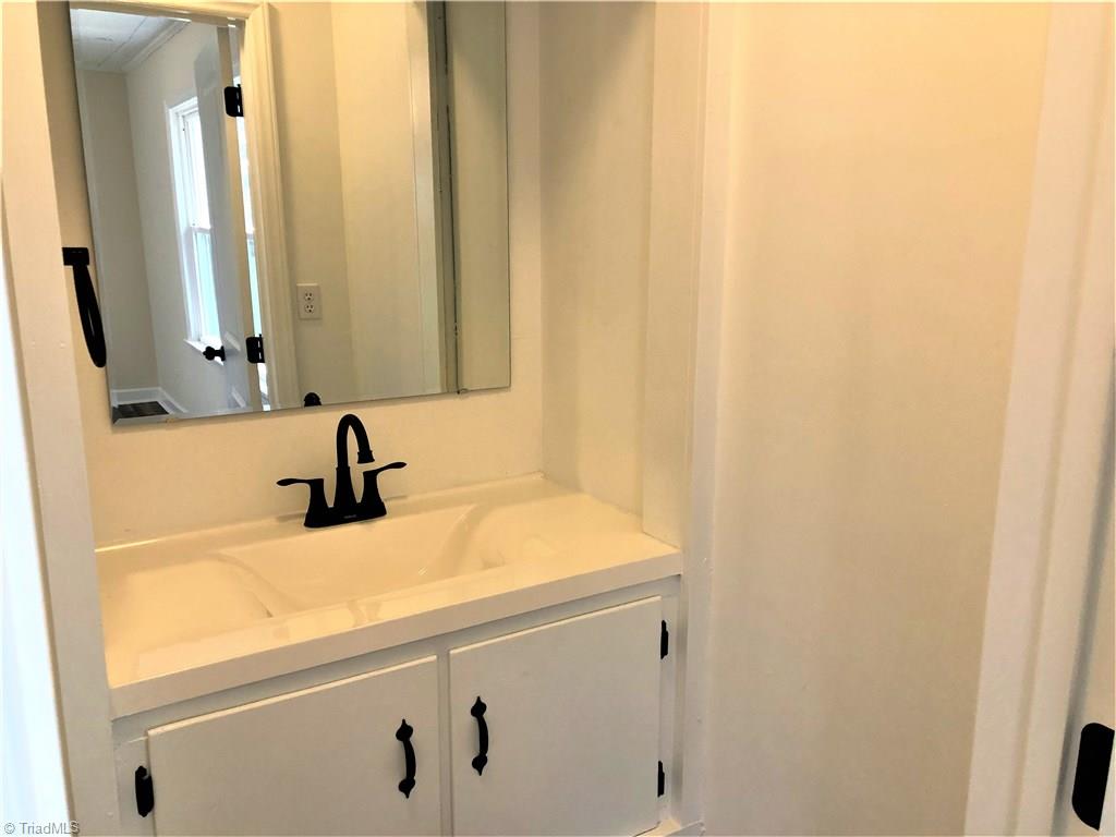 466 Gladstone Road Mocksville, NC 27028 - Photo 7 of 18 Gallery Image 7