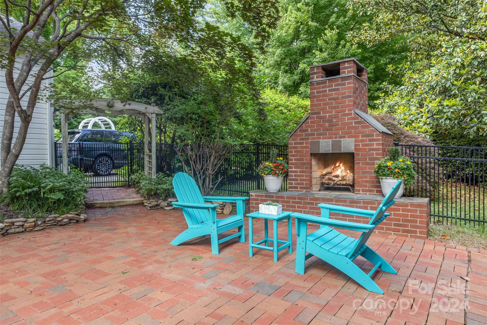1900 South Wendover Road Charlotte, NC 28211 - Photo 29 of 38 a view of a chairs in a patio