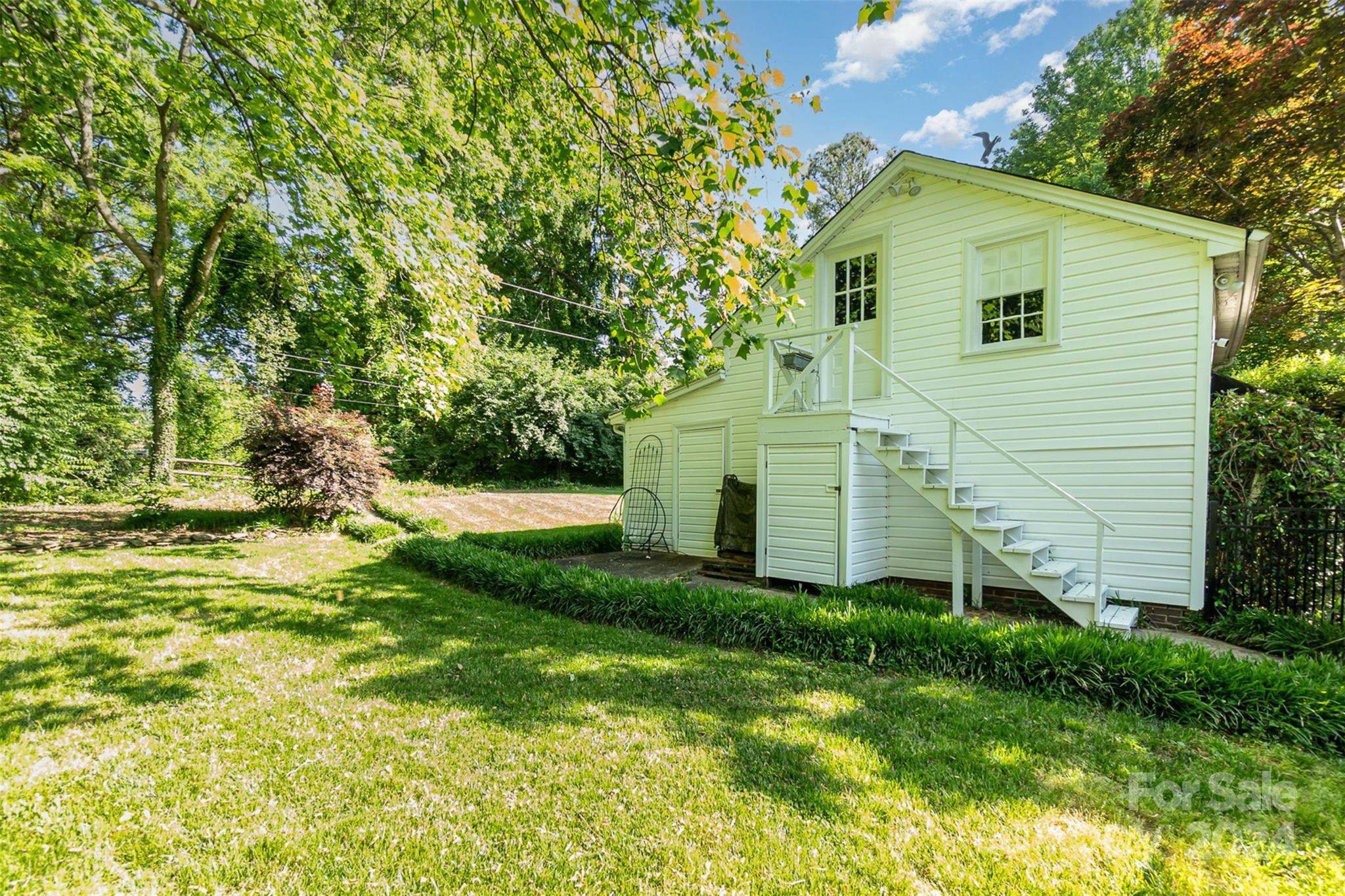 1900 South Wendover Road Charlotte, NC 28211 - Photo 35 of 38 a view of a back yard of the house