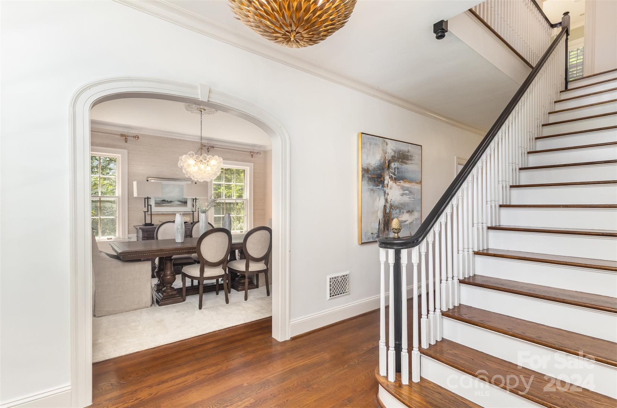 1900 South Wendover Road Charlotte, NC 28211 - Photo 5 of 38 a view of a livingroom with furniture and entryway