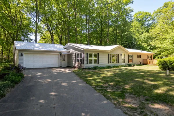 $450,000 | 77625 Michigan Avenue, South Haven, MI 49090