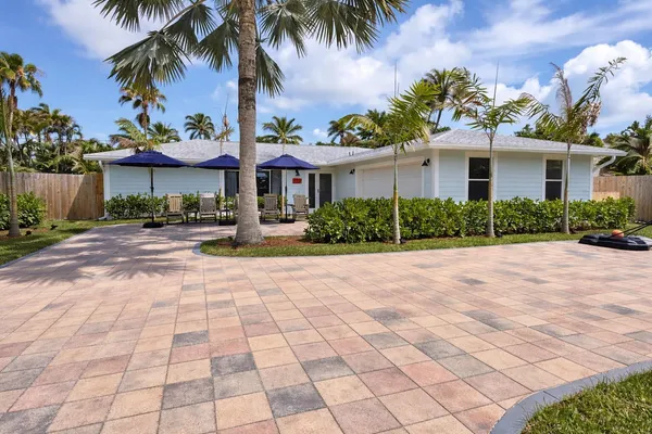 $845,000 | 423 Beacon Street, Tequesta, FL 33469