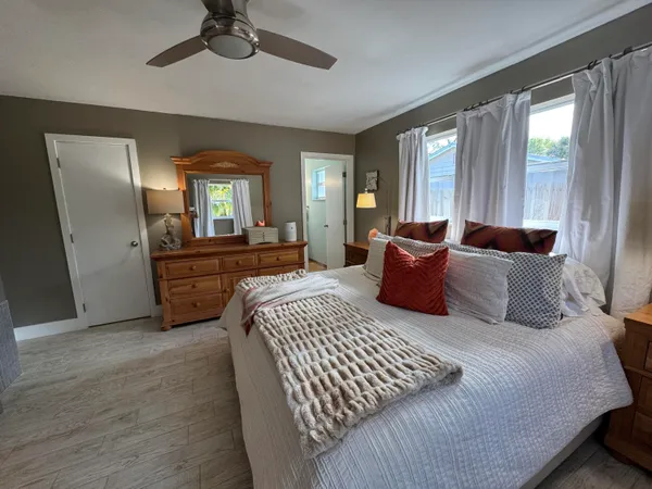 $845,000 | 423 Beacon Street, Tequesta, FL 33469