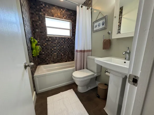 $845,000 | 423 Beacon Street, Tequesta, FL 33469