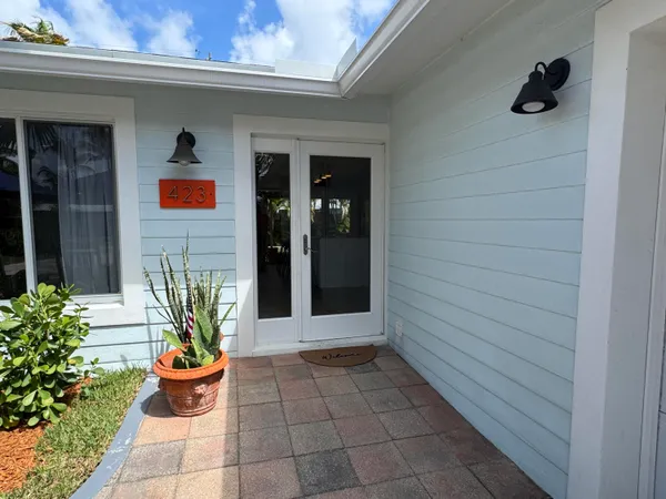 $845,000 | 423 Beacon Street, Tequesta, FL 33469