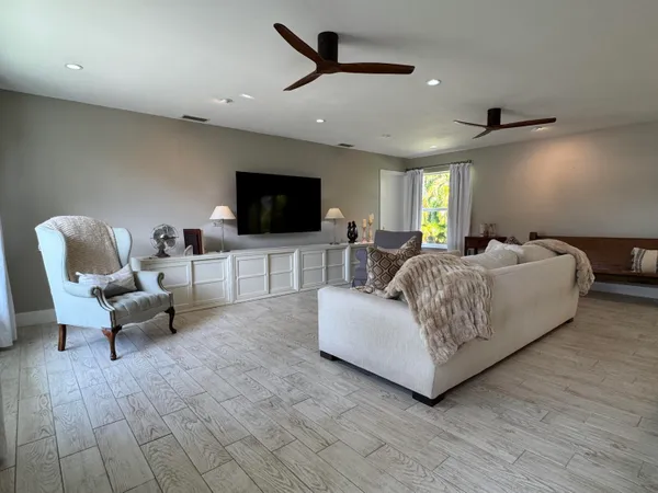 $845,000 | 423 Beacon Street, Tequesta, FL 33469