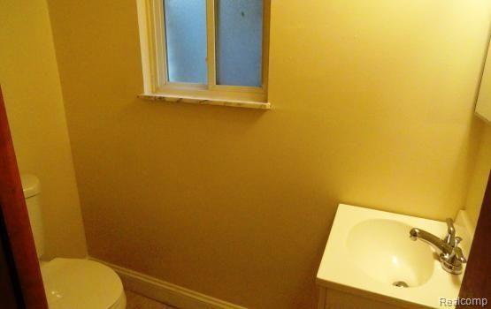 4085 Airport Road Waterford, MI 48329 - Photo 9 of 12