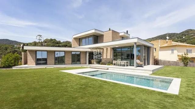 a view of a house with swimming pool and a yard