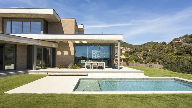 a view of a building with yard