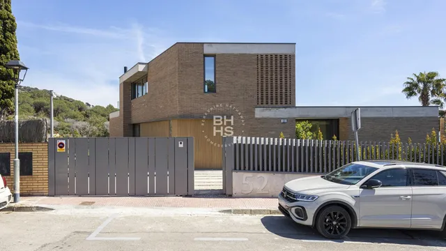 $1,720,000 | 52 Passatge Quatre Camins Port