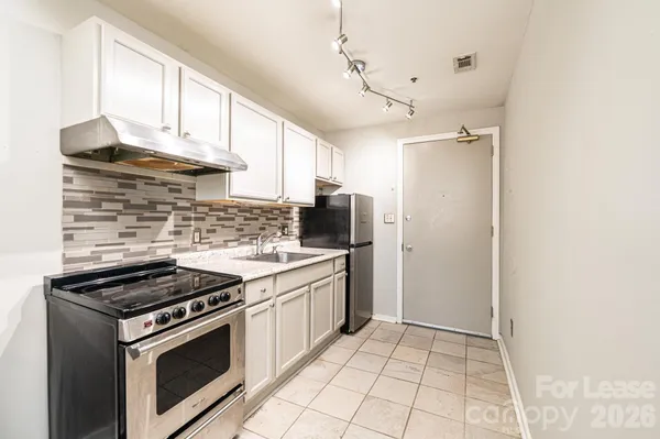 $1,075 | 426 2nd Avenue Southeast, Hickory, NC 28602