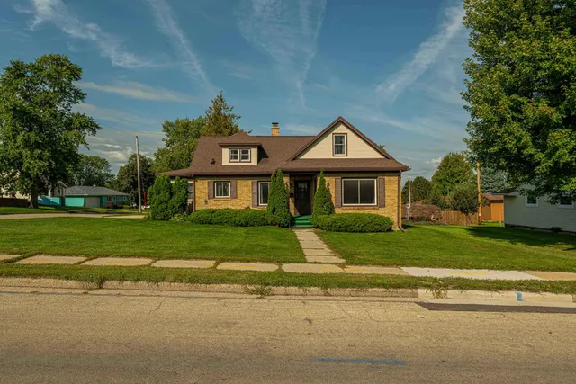 $262,500 | 2113 11th Street, Monroe, WI 53566