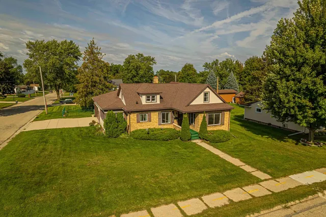 $262,500 | 2113 11th Street, Monroe, WI 53566