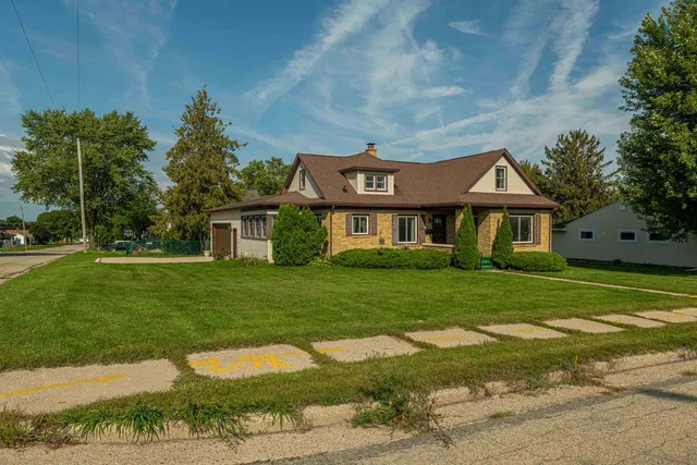 $262,500 | 2113 11th Street, Monroe, WI 53566