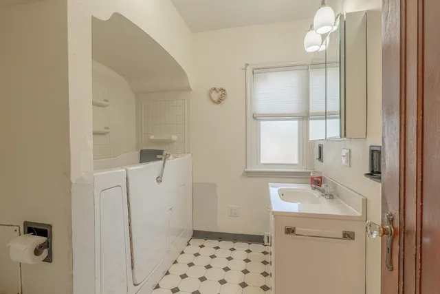 $262,500 | 2113 11th Street, Monroe, WI 53566