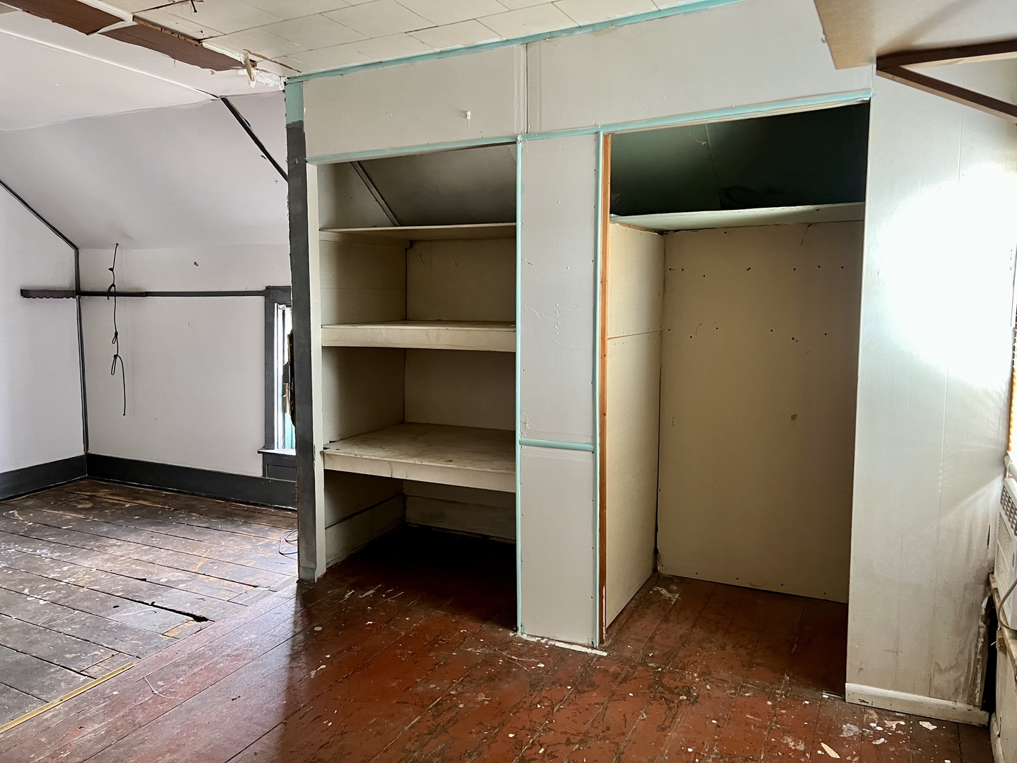 710 West Main Street Hoopeston, IL 60942 - Photo 14 of 25 a view of an empty room