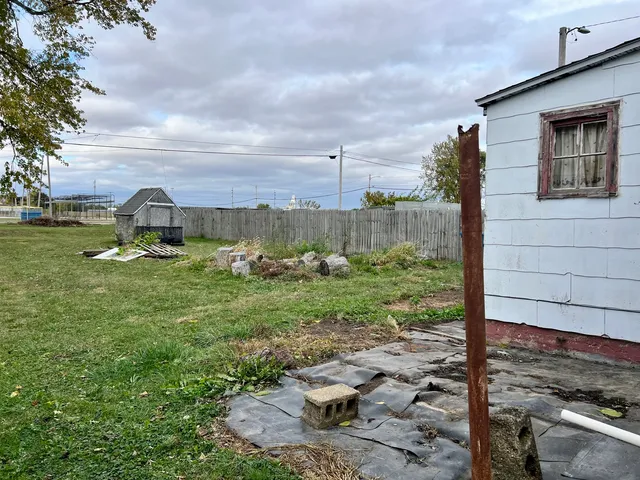 a view of a garden in front of a house