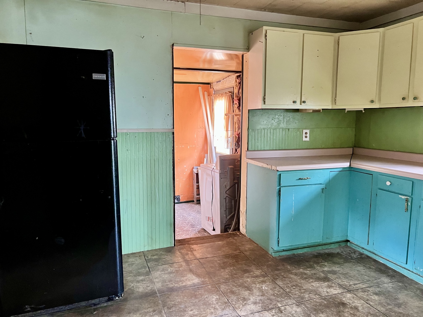 710 West Main Street Hoopeston, IL 60942 - Photo 8 of 25 a view of a kitchen with washer and dryer