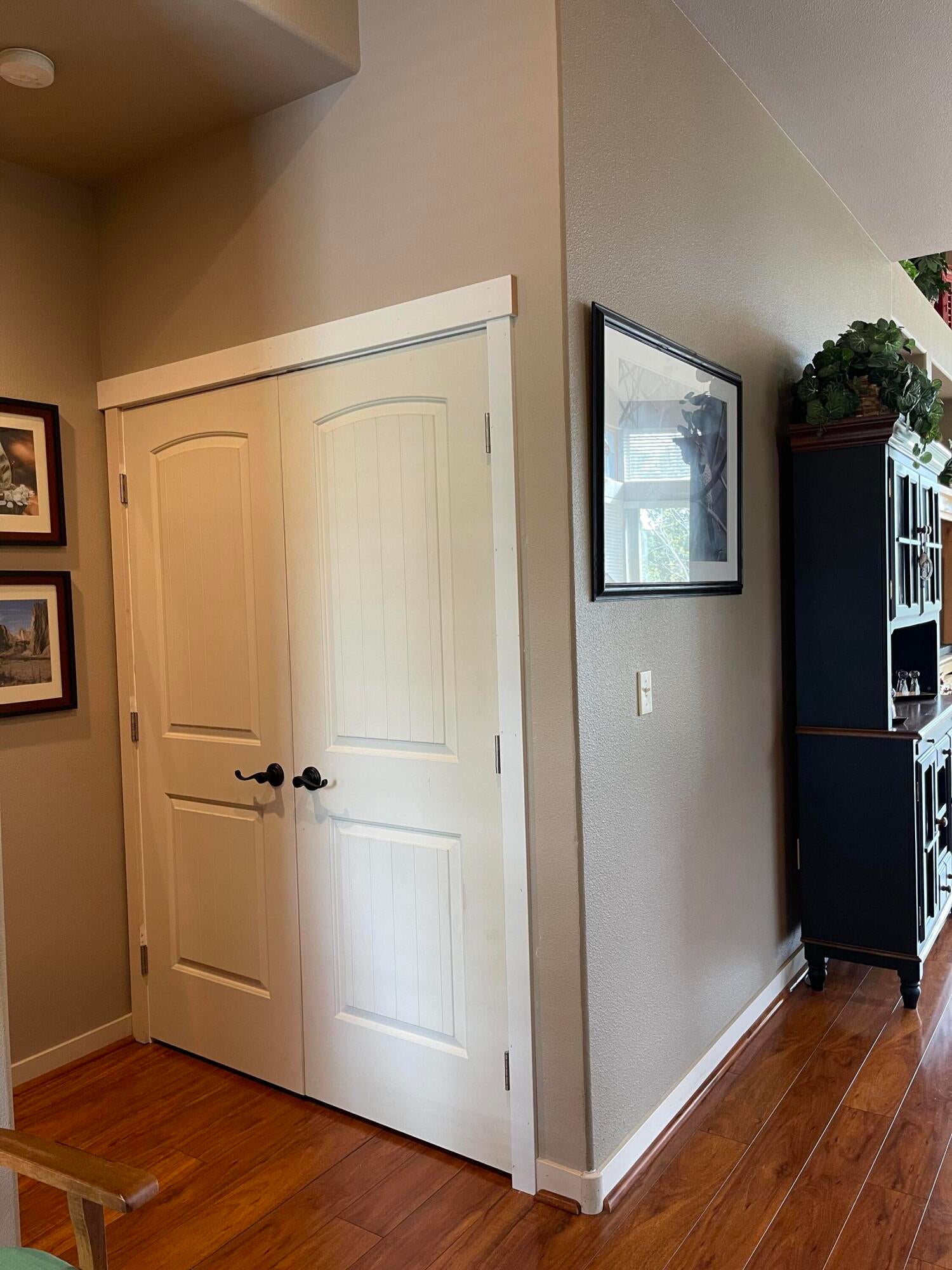 1286 Highland View Loop Redmond, OR 97756 - Photo 22 of 36 Entry Closet