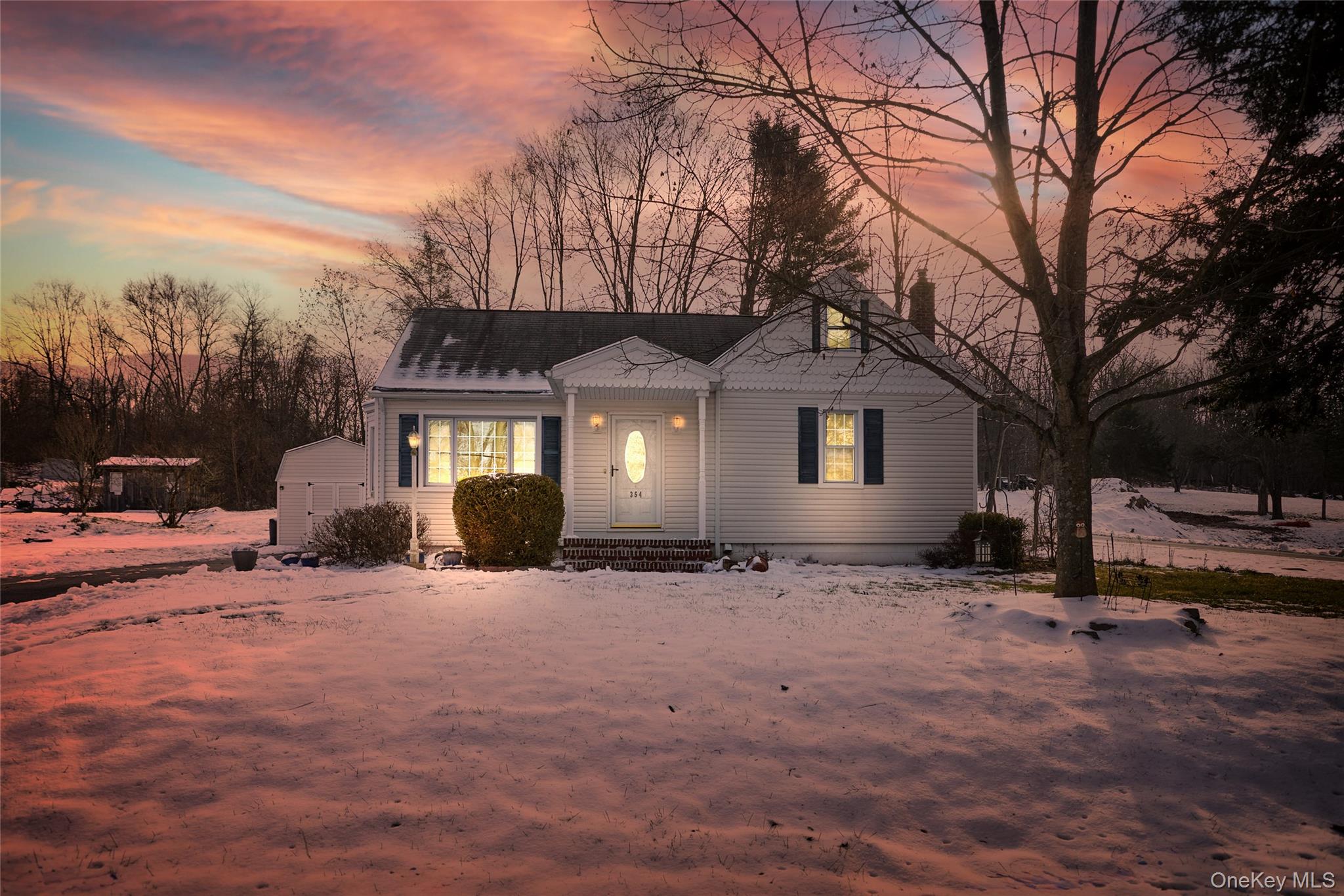 a view of a house with a yard