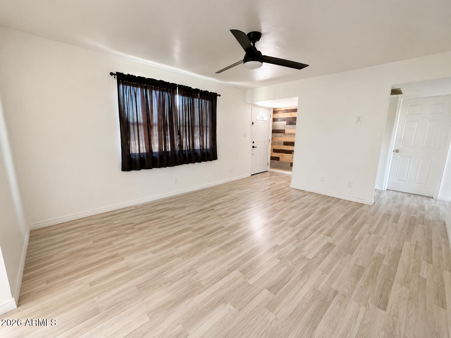 2701 West Ruth Avenue Phoenix, AZ 85051 - Photo 4 of 23 9E91A0CA-576A-4955-A753-5BE8C42994F8