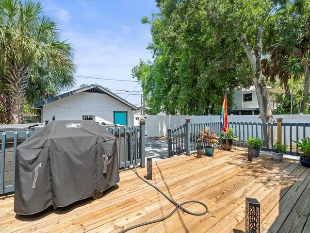 a view of a dinning table and chairs in patio