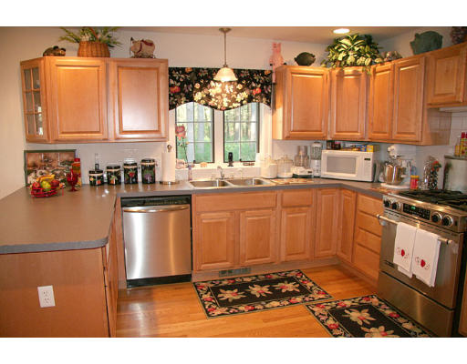 131 Murphy Road Hudson, MA 01749 - Photo 5 of 18 Gallery Image 5
