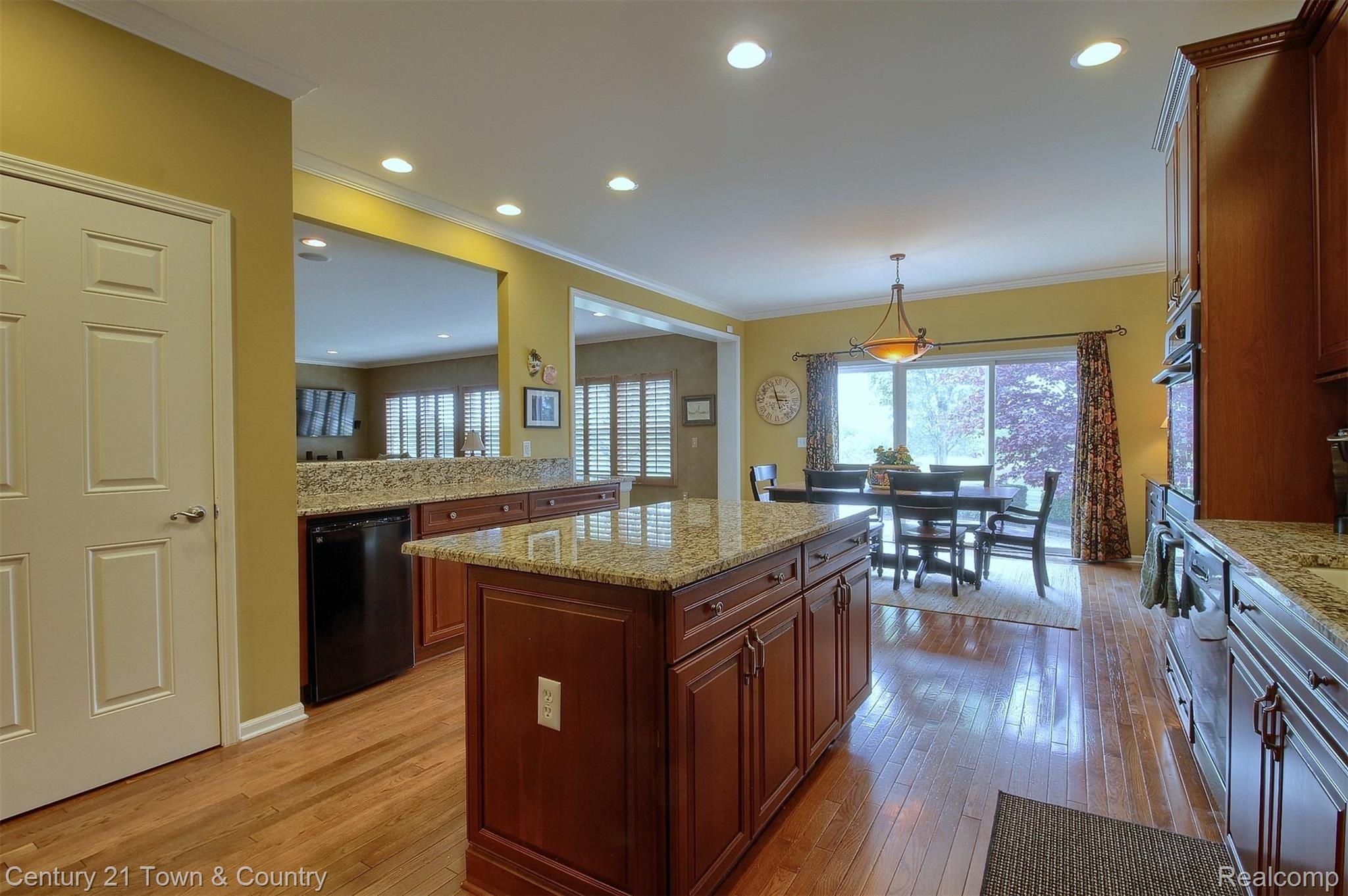 4210 Derry Court Rochester, MI 48306 - Photo 20 of 65 20-Kitchen 3rd View.jpg