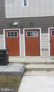 a view of entryway of the house