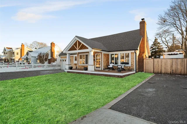 a view of a house with backyard porch and garden